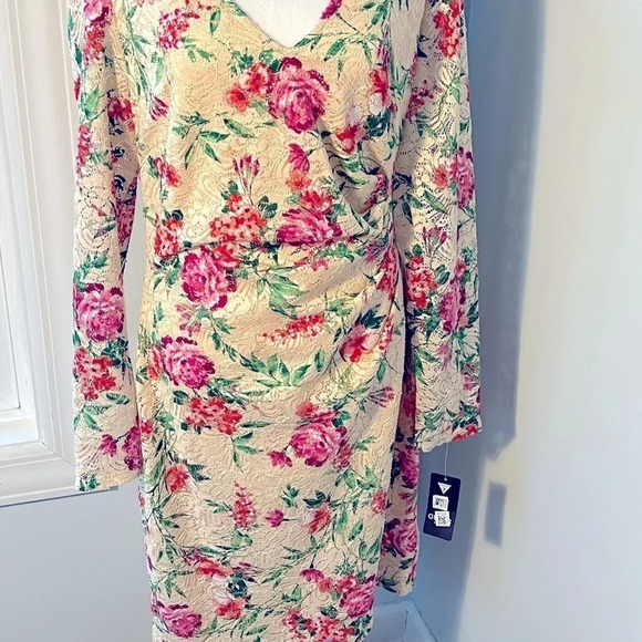 Guess SZ 14 Cream Lace V-Neck Floral Print lace Sheath Sheer Lace Sleeve NWT - Picture 3 of 14